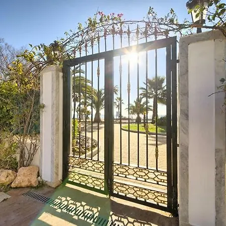 Apartment Front In Puerto Banus *