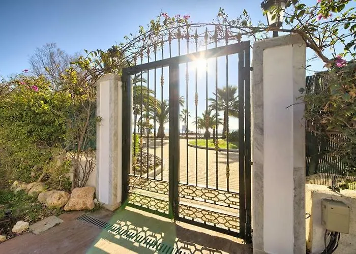 Apartment Front In Puerto Banus *